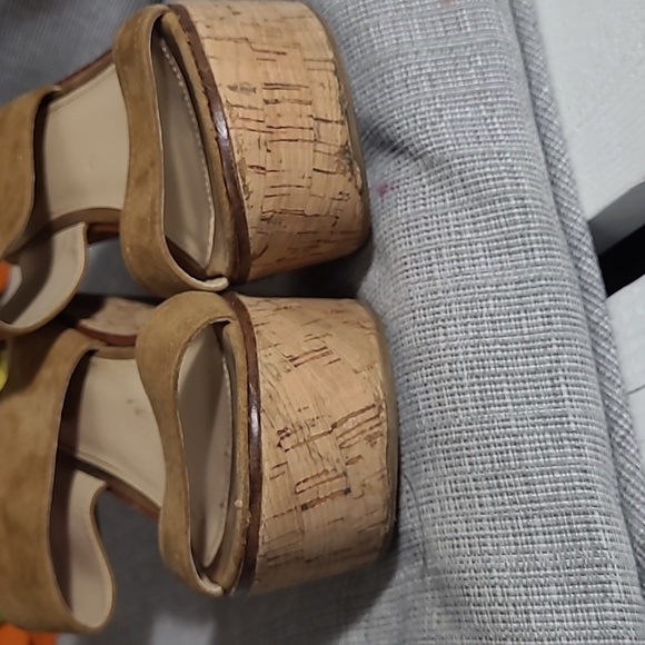 STEVE MADDEN SUEDE CORK PLATFORM WEDGES - Picture 6 of 6